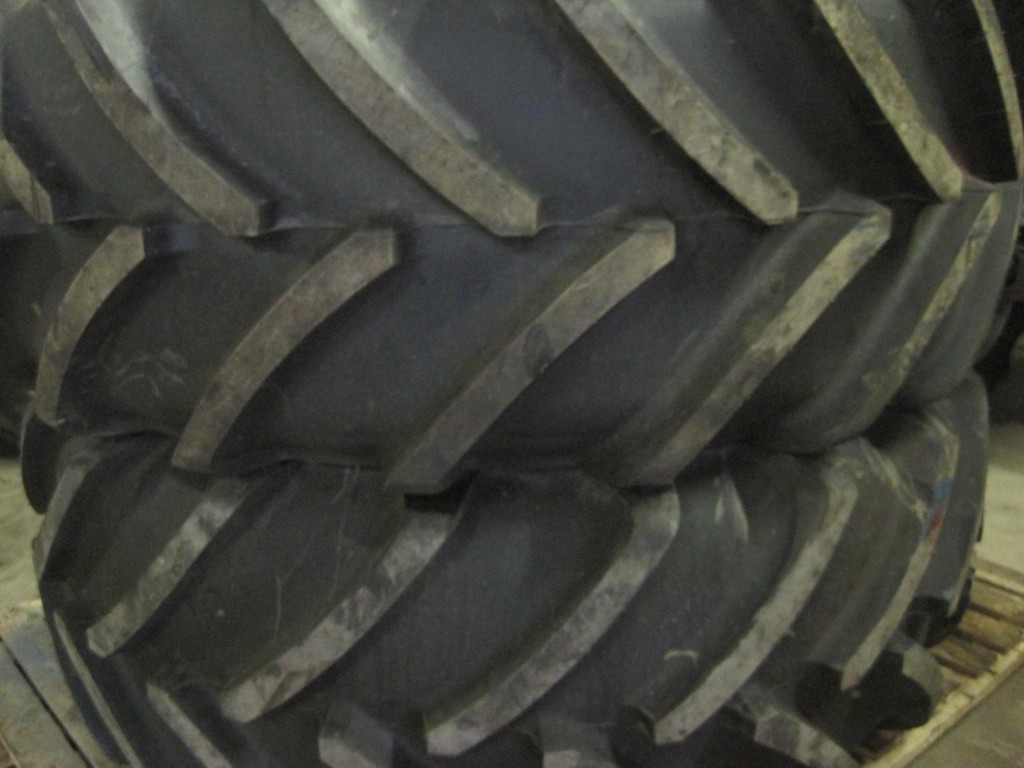 2x new Michelin 710/70/38 tyres fitted to Fendt rims