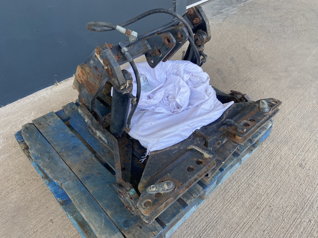 Hydrac front linkage to fit John Deere 4240 tractor