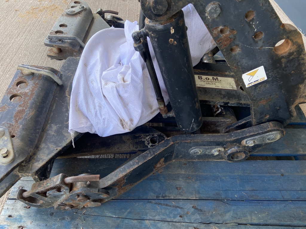 Hydrac front linkage to fit John Deere 4240 tractor