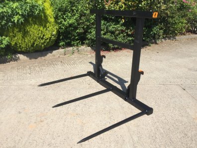 Quicke M180 bale spike, NEW, 3x base tines, Euro hooks