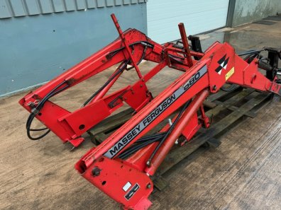 Massey Ferguson 880 loader, 1994, MF 390 brackets and pipework