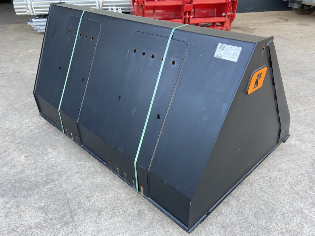 Quicke 220GXL+ bucket, NEW, 7ft wide, choice of bolt on hooks, 1.9 cube