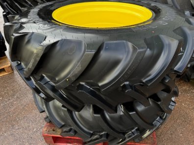 2x 520/85/38 + 2x 420/85/28 new Continental tyres fitted to John Deere wheels