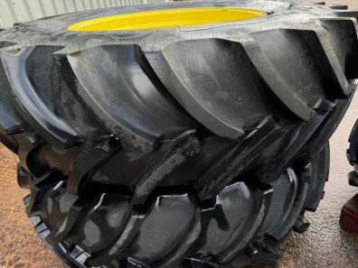 2x 520/85/38 + 2x 420/85/28 new Continental tyres fitted to John Deere wheels
