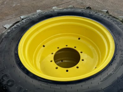 2x 520/85/38 + 2x 420/85/28 new Continental tyres fitted to John Deere wheels