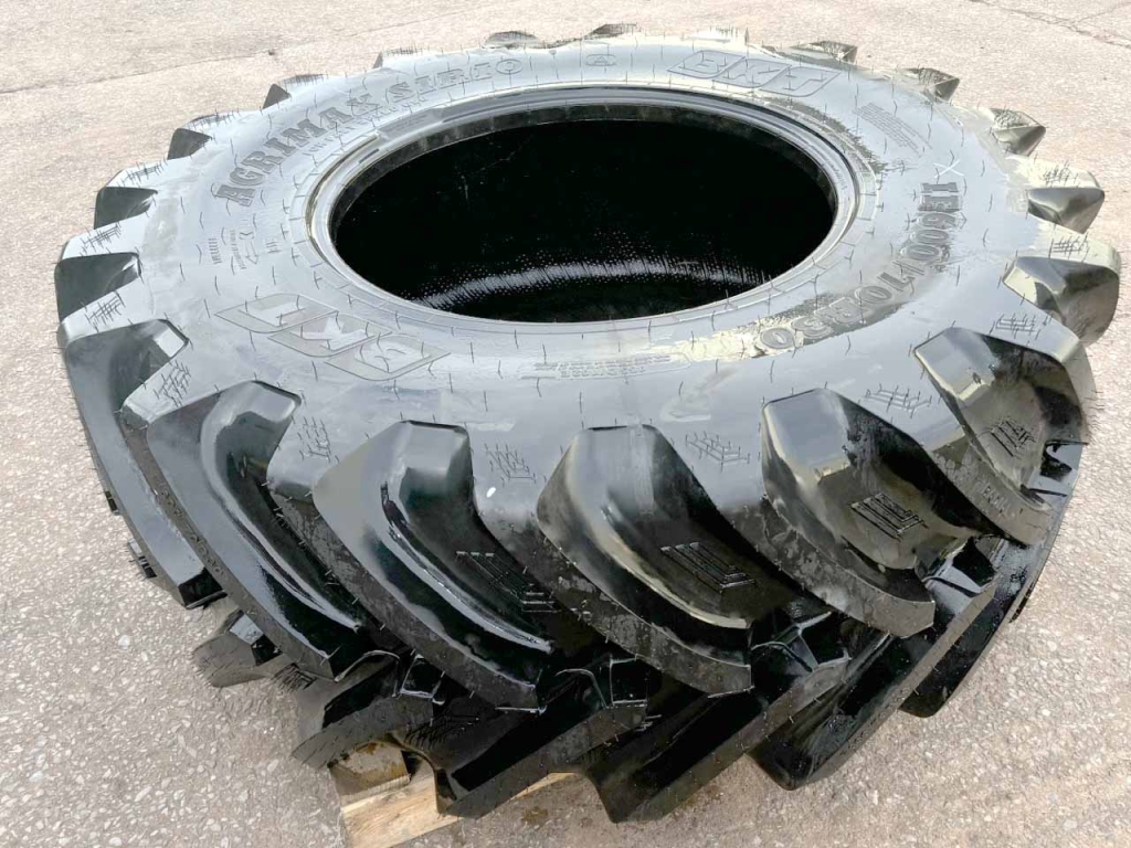 1x new 600/70/30 BKT tyre