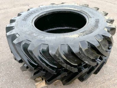 1x new 600/70/30 BKT tyre
