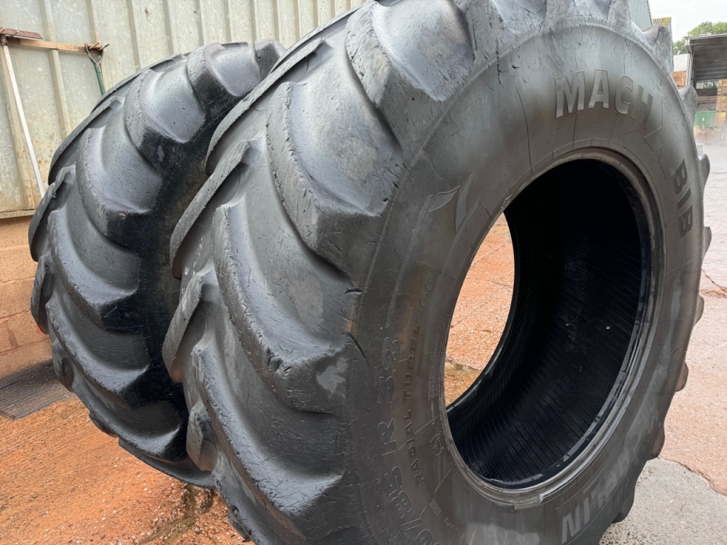 2x 650/85/38 Michelin tyres, 30%