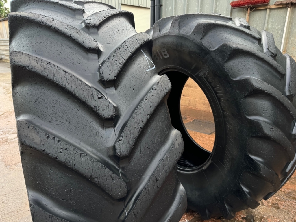 2x 650/85/38 Michelin tyres, 30%