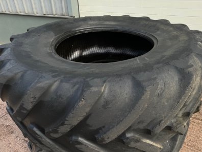2x 650/85/38 Michelin tyres, 30%