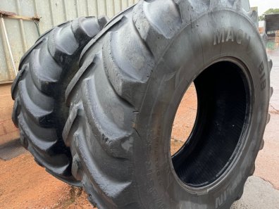 2x 650/85/38 Michelin tyres, 30%