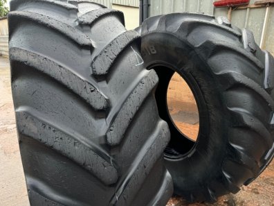 2x 650/85/38 Michelin tyres, 30%