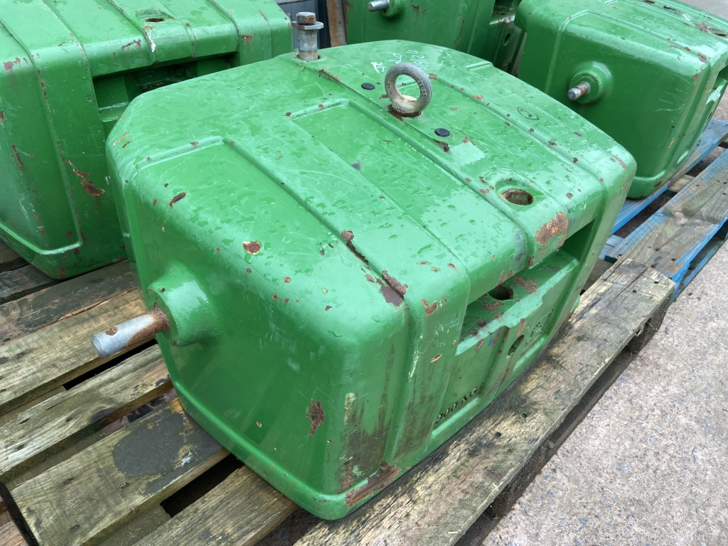 John Deere 900kg big pack weight block