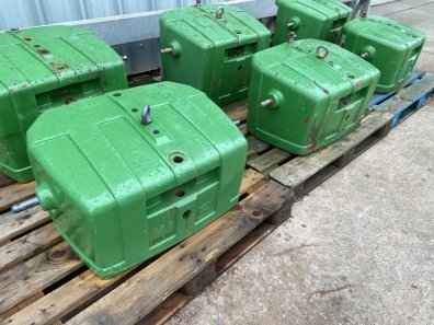John Deere 900kg big pack weight block