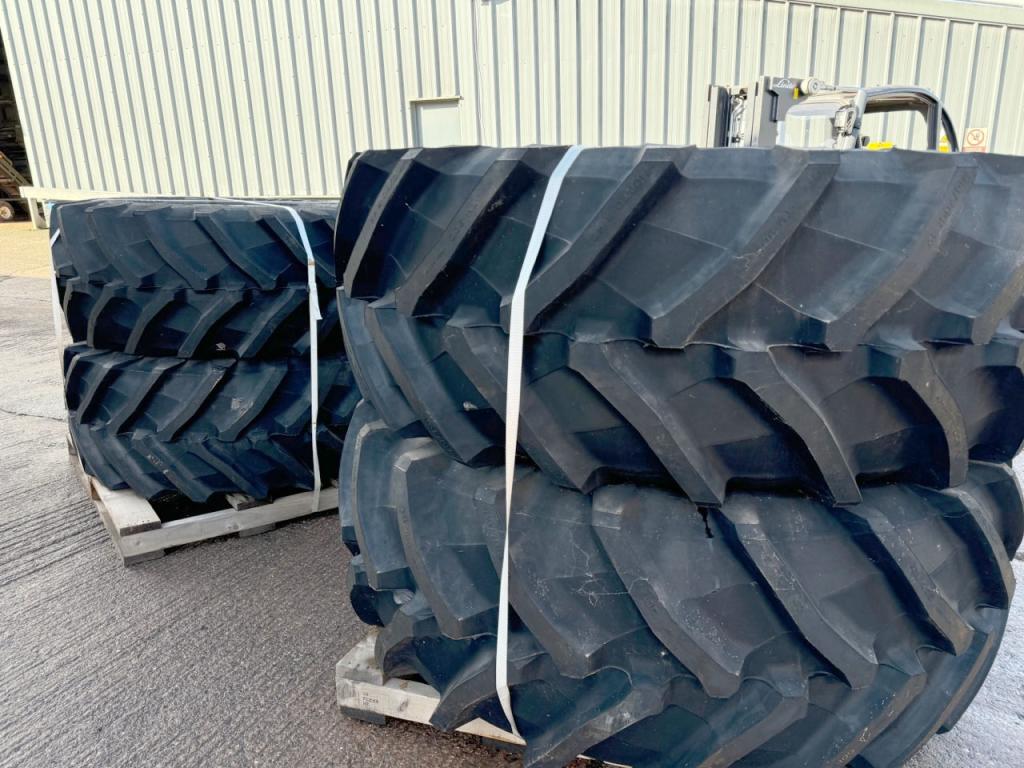 2x 710/70/42 + 2 x 600/70/30 Trelleborg, fitted to Case Optum rims