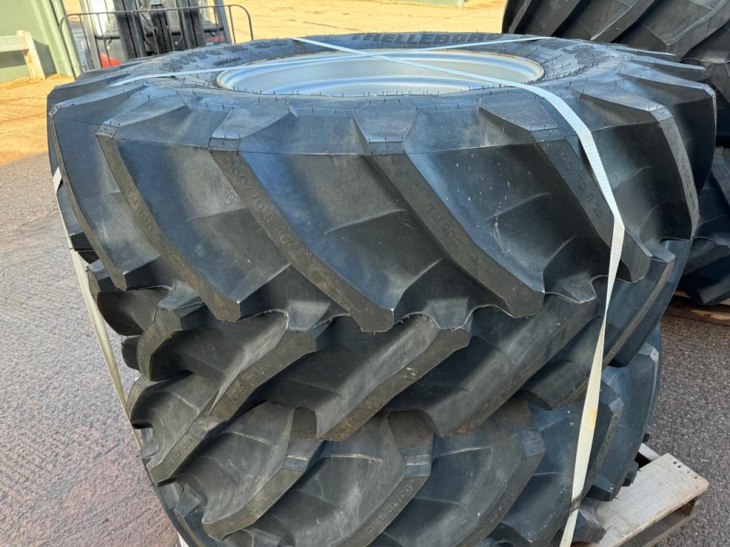 2x 710/70/42 + 2 x 600/70/30 Trelleborg, fitted to Case Optum rims