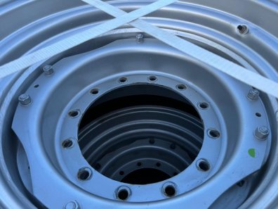 2x 710/70/42 + 2 x 600/70/30 Trelleborg, fitted to Case Optum rims
