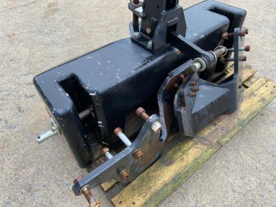 Zuidberg 850kg weight block, good condition, 3 point linkage mounted, can be supplied with JCB Fastrac chassis rail