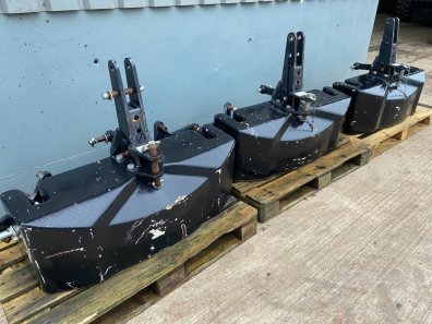 Zuidberg 850kg weight block, good condition, 3 point linkage mounted, can be supplied with JCB Fastrac chassis rail