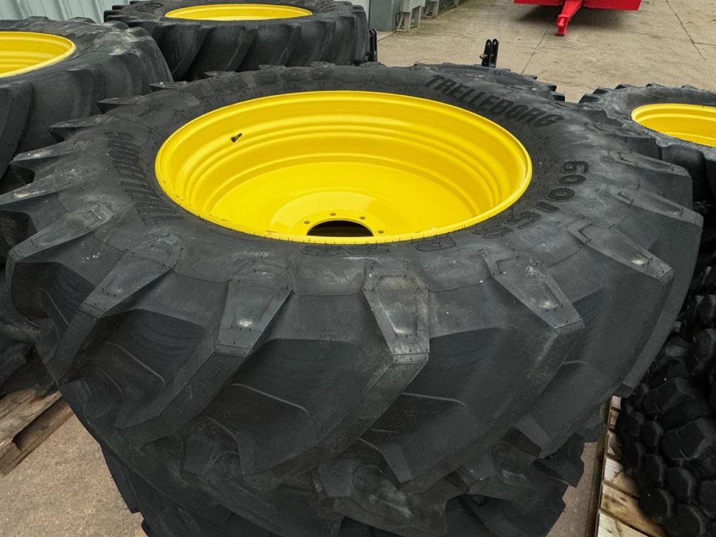 2x 600/65/38 + 2x 540/65/24 Trelleborg tyres to fit John Deere wheels, will fit JD 6430, 6120 and 6130