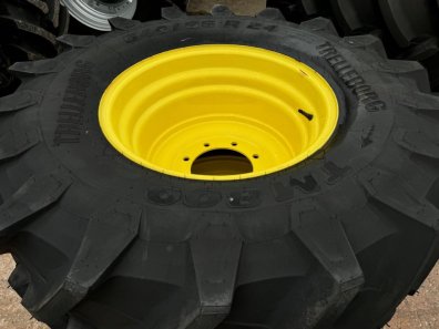 2x 600/65/38 + 2x 540/65/24 Trelleborg tyres to fit John Deere wheels, will fit JD 6430, 6120 and 6130