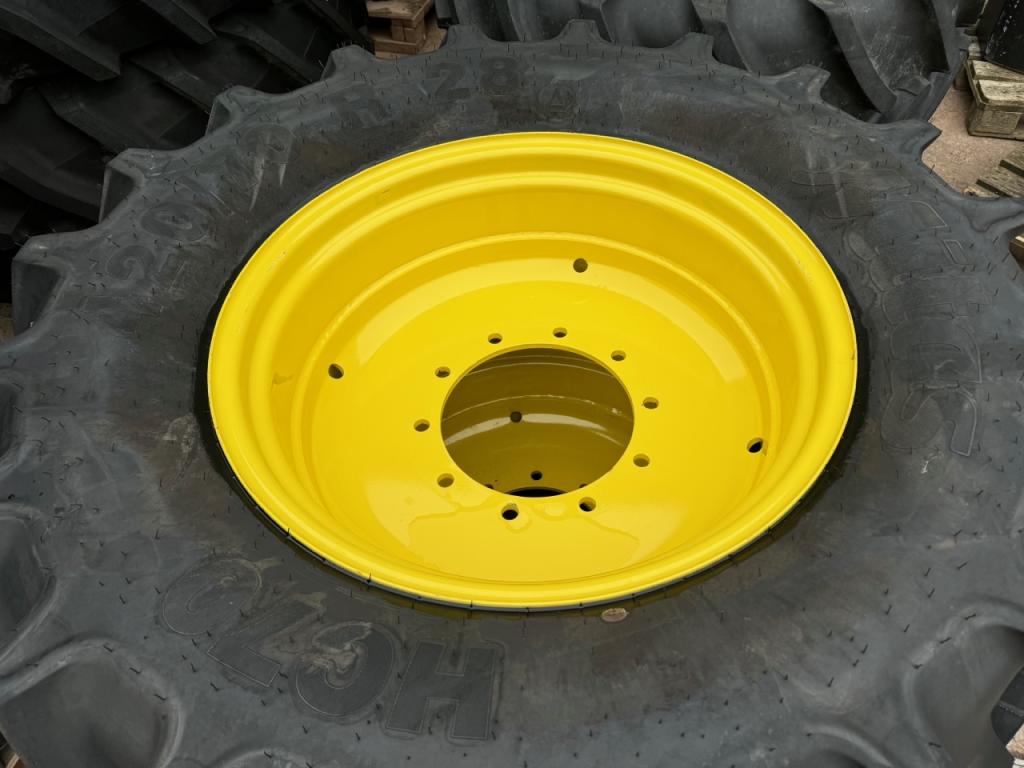 2x 520/70/38 + 2x 420/70/28 Continental tyres fitted to John Deere wheels