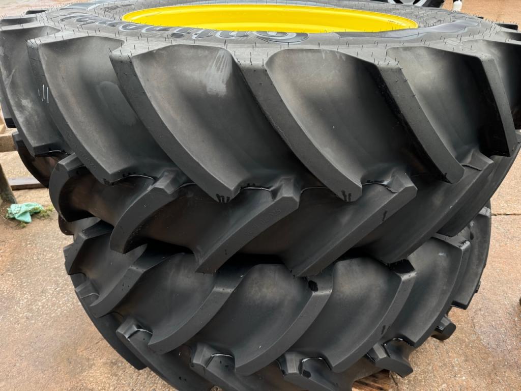 2x 520/70/38 + 2x 420/70/28 Continental tyres fitted to John Deere wheels