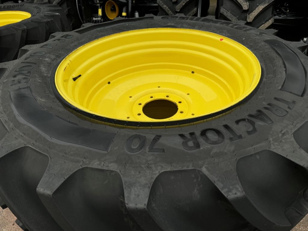 2x 520/70/38 + 2x 420/70/28 Continental tyres fitted to John Deere wheels