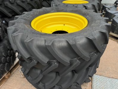 2x 520/70/38 + 2x 420/70/28 Continental tyres fitted to John Deere wheels