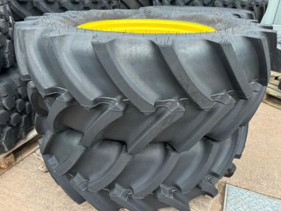 2x 520/70/38 + 2x 420/70/28 Continental tyres fitted to John Deere wheels