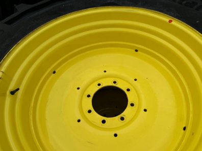 2x 520/70/38 + 2x 420/70/28 Continental tyres fitted to John Deere wheels