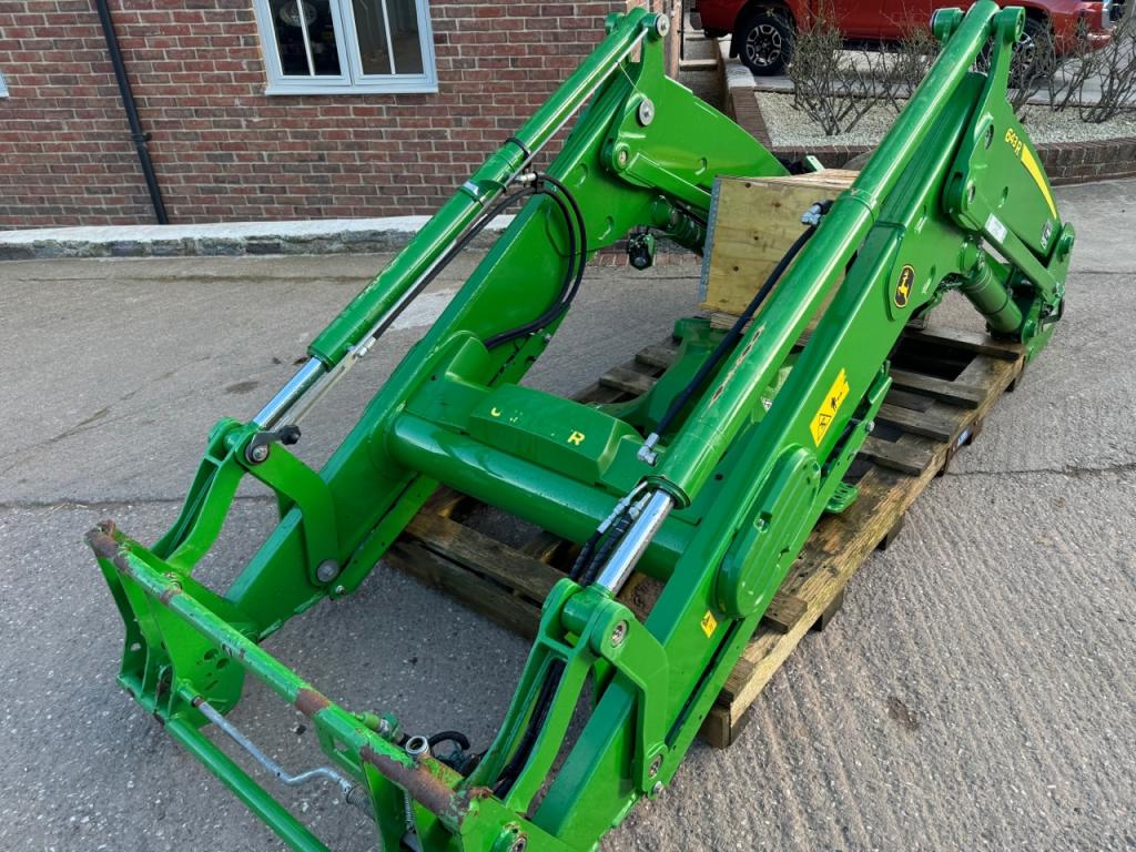 John Deere 643R loader, 2019, JD 4 cylinder brackets, boom lights, Euro carriage, third service