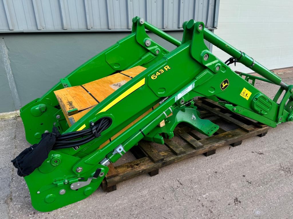 John Deere 643R loader, 2019, JD 4 cylinder brackets, boom lights, Euro carriage, third service