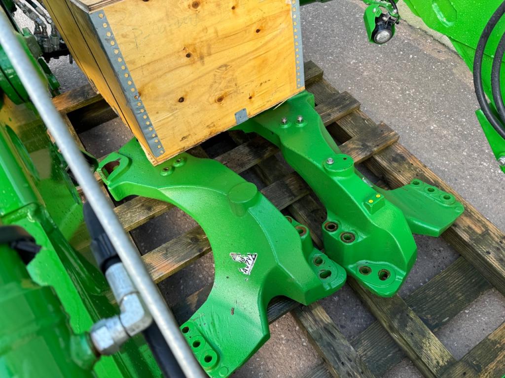 John Deere 643R loader, 2019, JD 4 cylinder brackets, boom lights, Euro carriage, third service