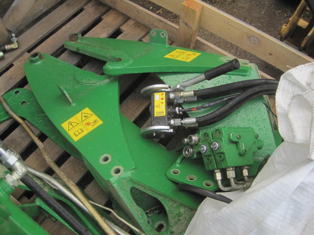 John Deere 583 loader, 2010, 4 cylinder brackets and valve, soft drive, third service, self levelling, multi docking and Euro carriage