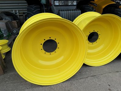 2x 25x42 John Deere wheels to fit 6175R-6215R to suit 710/60/42 or 710/70/42 tyres