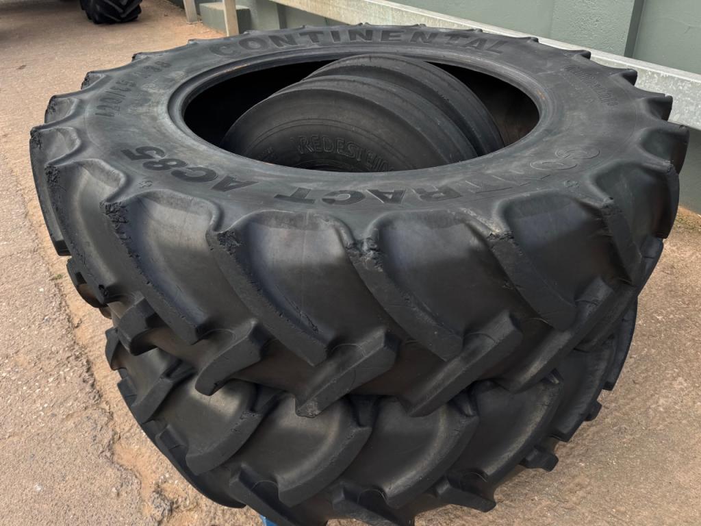 2x 16.9/38 Continental + 2 x Vredestien 10.0/16 tyres