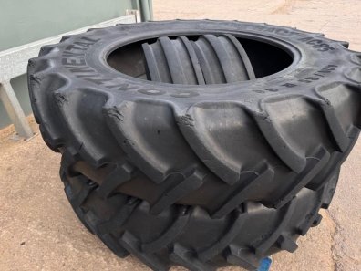 2x 16.9/38 Continental + 2 x Vredestien 10.0/16 tyres
