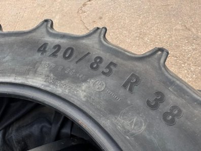 2x 16.9/38 Continental + 2 x Vredestien 10.0/16 tyres