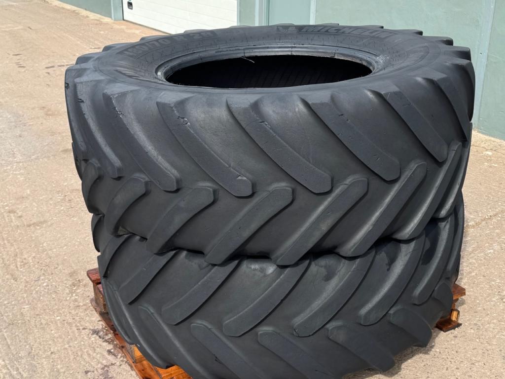 2x 480/70/28 Michelin tyres, 25%