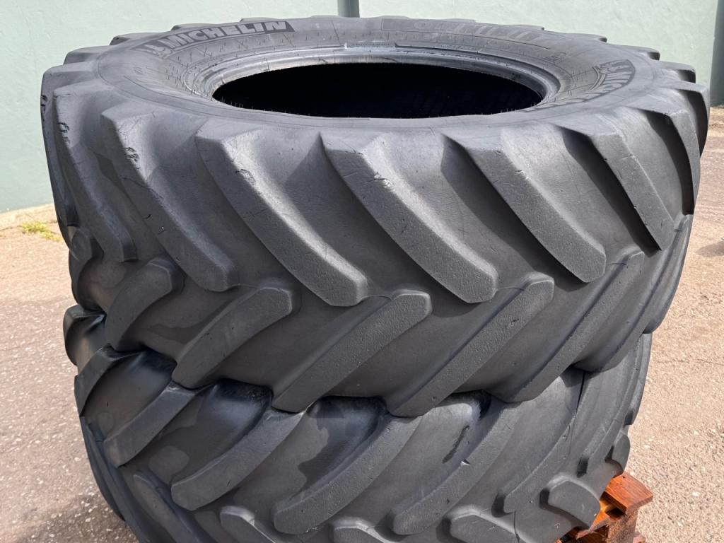2x 480/70/28 Michelin tyres, 25%