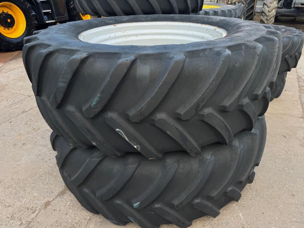 2x 600/65/38 30% + 2x 480/65/28 20% Michelin tyres fitted to Massey Ferguson wheels