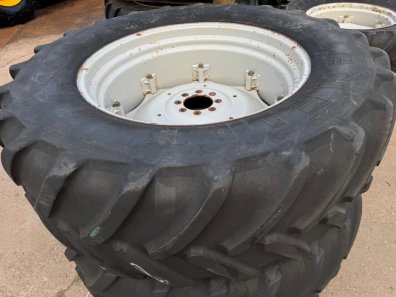 2x 600/65/38 30% + 2x 480/65/28 20% Michelin tyres fitted to Massey Ferguson wheels