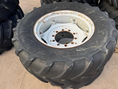 2x 600/65/38 30% + 2x 480/65/28 20% Michelin tyres fitted to Massey Ferguson wheels