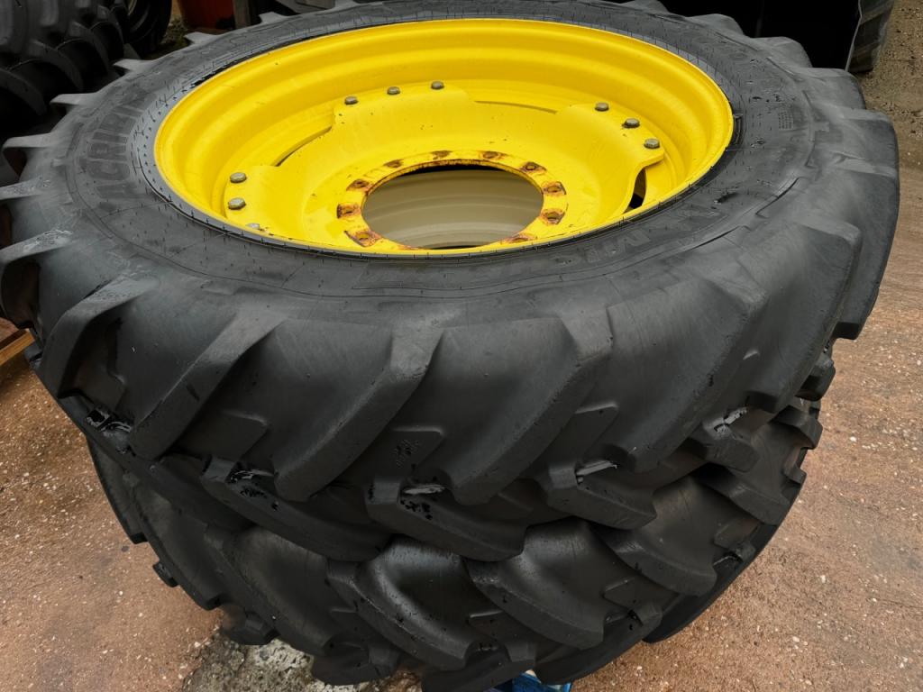 2x 380/105/50 + 2x 380/80/38 row crop wheels for John Deere 7000 R series tractor
