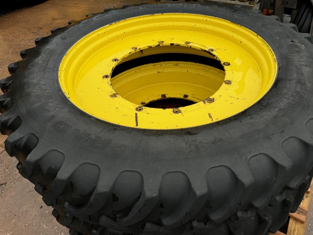 2x 380/105/50 + 2x 380/80/38 row crop wheels for John Deere 7000 R series tractor