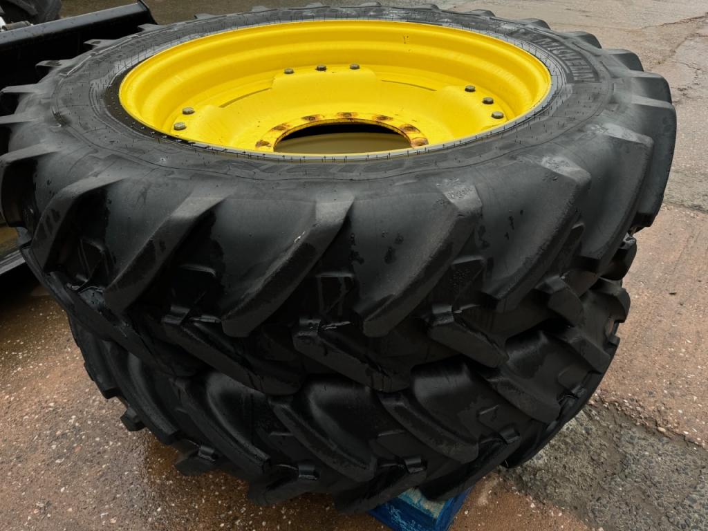 2x 380/105/50 + 2x 380/80/38 row crop wheels for John Deere 7000 R series tractor