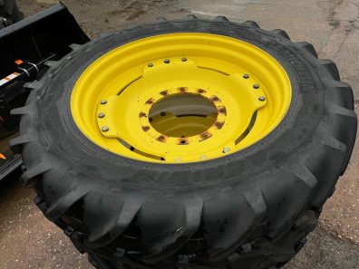 2x 380/105/50 + 2x 380/80/38 row crop wheels for John Deere 7000 R series tractor