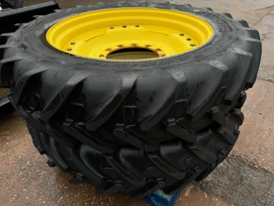 2x 380/105/50 + 2x 380/80/38 row crop wheels for John Deere 7000 R series tractor