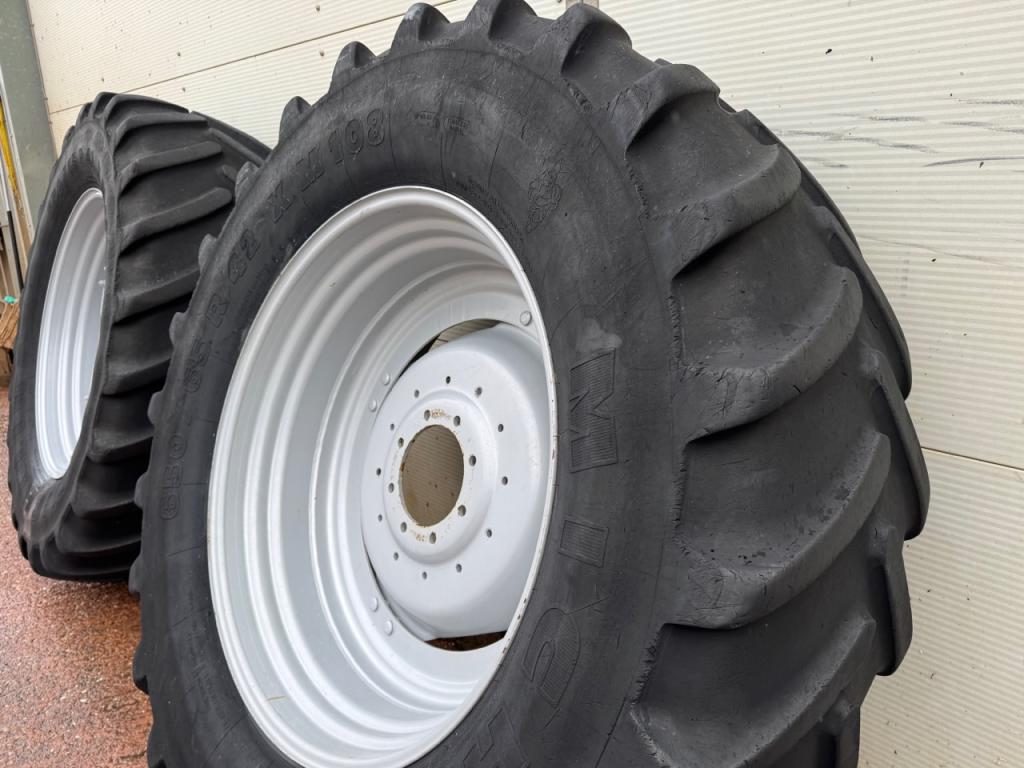 2x 650/65/42 Michelin tyres fitted to Case MX 170 wheels